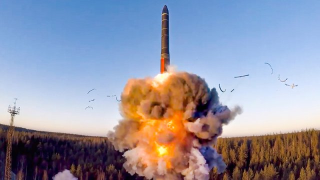 Almanlar ölkələrində nüvə silahı görmək istəmir