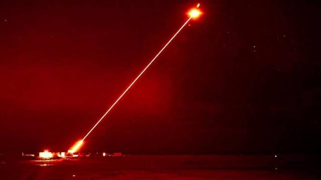 Britaniyanın müdafiə nazir lazer silahı sınaqlarının videosunu yaydı