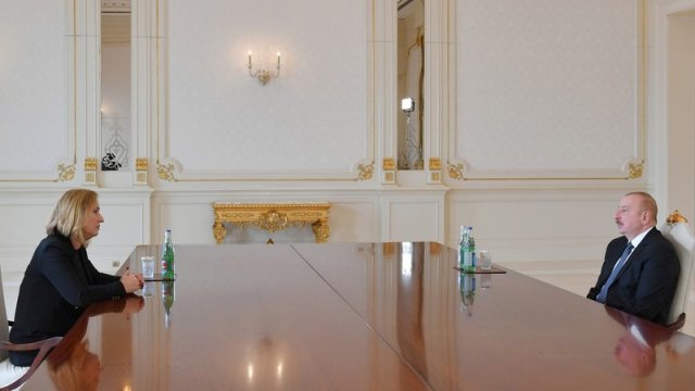 İlham Əliyev qəbullar keçirdi - YENİLƏNİB