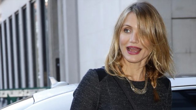 Məşhur aktrisa 51 yaşında ikinci dəfə ana oldu