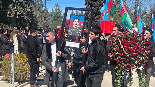 Xocalıda itkin düşən şəxsin qalıqları 32 il sonra dəfn olundu - FOTOLAR