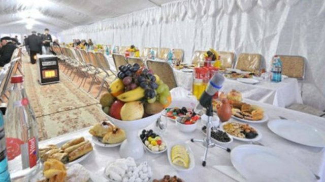 Adam ölməyə utanır...