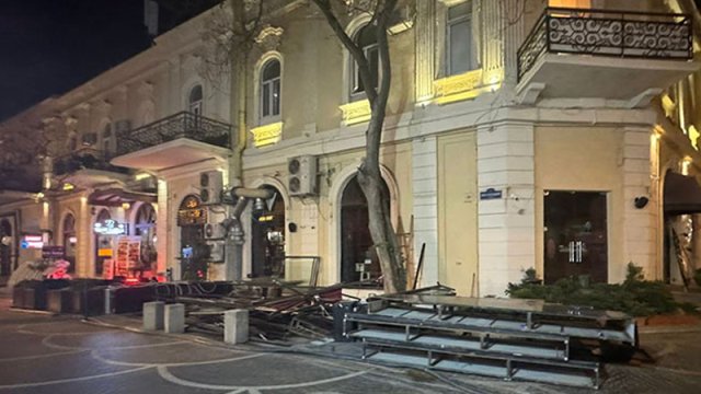 “Tarqovı”da qanunsuz restoran tikirdilər söküldü - FOTO