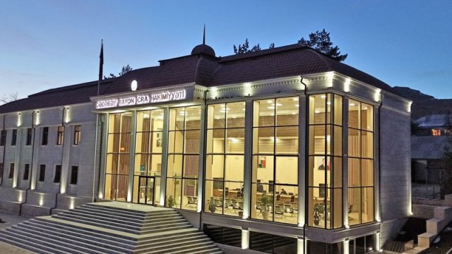 Sabiq şöbə müdiri icra hakimiyyətini məhkəməyə verdi