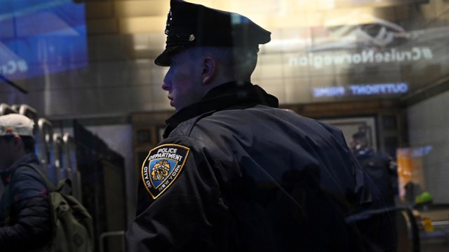 Polis üç yaşlı uşağın bel çantasından 2 kiloqram kokain tapdı