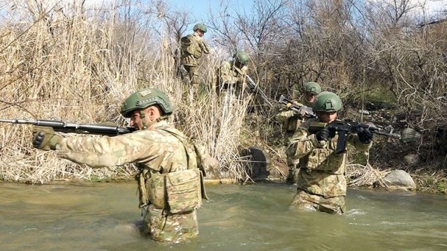 Xüsusi təyinatlılarımız Naxçıvanda təlim keçdi, şərti düşmənin obyektlərinə basqın edildi - VİDEO