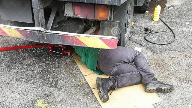 Yük avtomobilin altında gizləndi, Gürcüstandan Bakıya gəldi