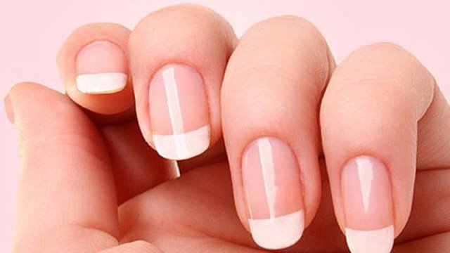 Dırnaqların rəngi nədən xəbər verir?