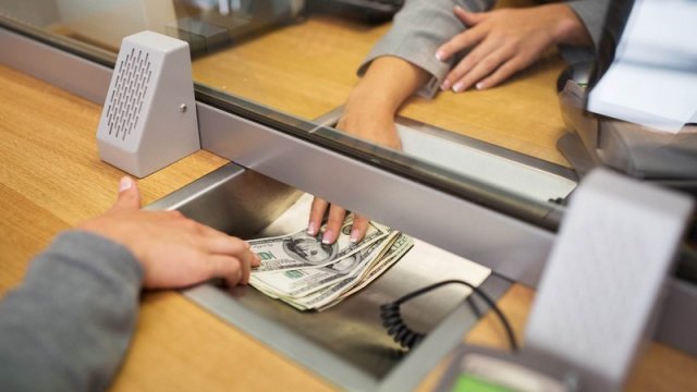 Rusiyadan Azərbaycana pul köçürmələri kəskin azalıb