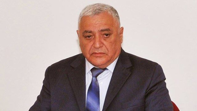 Vəzifədə olan dayısının evindən 90 min oğurlayıb - Qumarda uduzdu