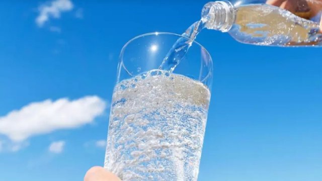 Qazlı və ya adi su - susuzluğu hansı yatırır?