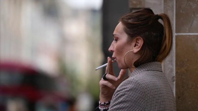 Almaniya siqaret satışına tam qadağa qoyulmasını müzakirə edir