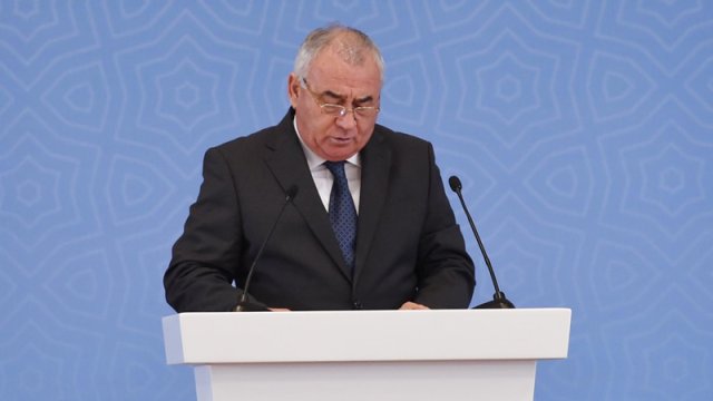 Füzulidə səsgücləndirici ilə icra başçısını söyən şəxs kimdir? - TƏFƏRRÜAT