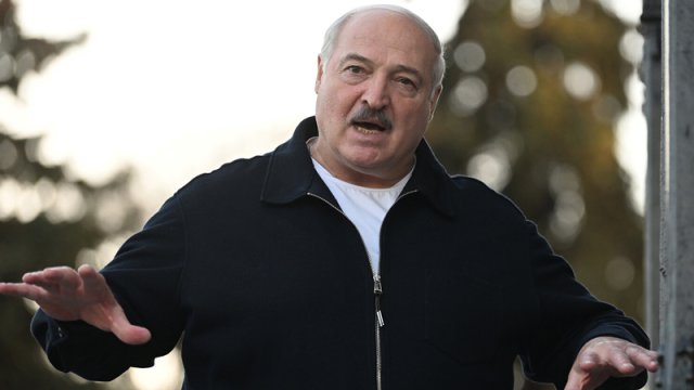 Lukaşenko prezident seçkilərinə qatılmaq xalqın qarşısına şərt qoydu
