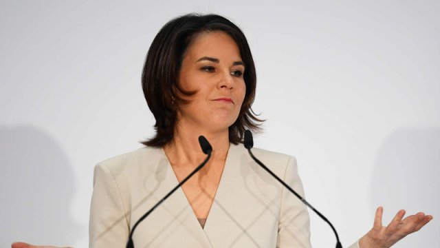Annalena Berbok NATO-nun baş katibi ilə oteldə gizli görüş keçirib