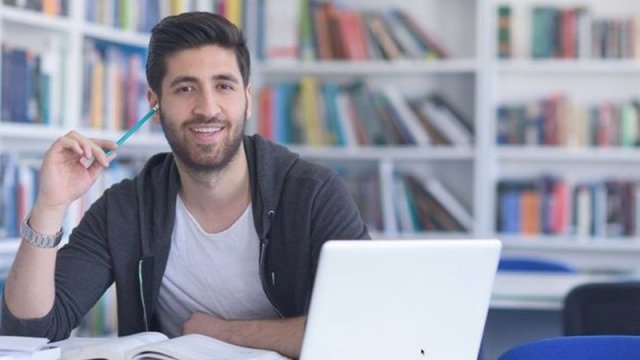 Bakıda universitetdə oğlan tələbələr saqqala görə dərsə buraxılmadılar - FOTO