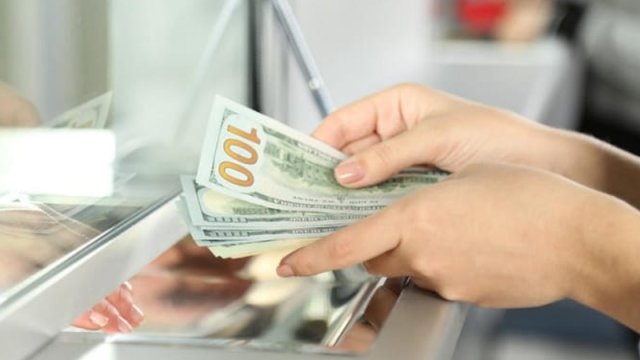 Azərbaycana pul köçürmələri azalıb: 3 səbəb var