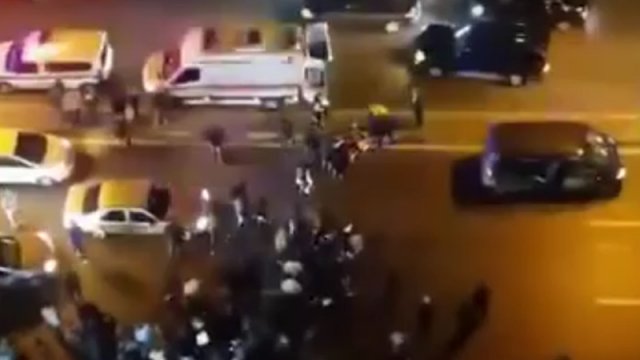 Toydan çıxan 2 qadını maşın vurdu - Biri öldü
