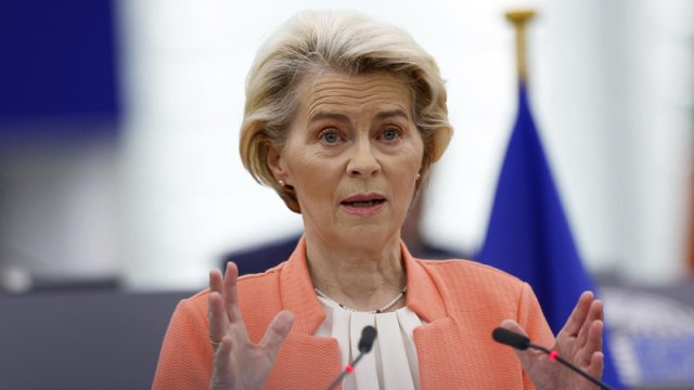 AK rəhbəri qohumbazlıqda və siyasi şəffaflığın olmamasında ittiham edilir