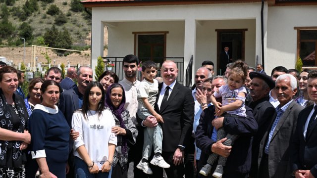 Prezident Laçının Sus kəndinə köçmüş sakinlərlə görüşüb - FOTOLAR