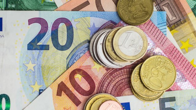 Avropa yığılmış borclarla bağlı risklər barədə xəbərdarlıq edib