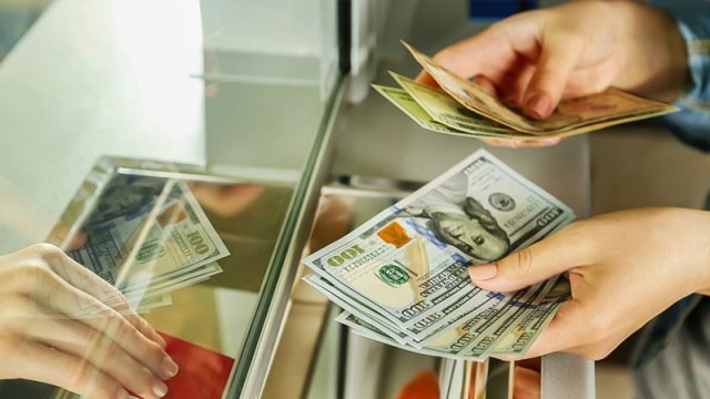 Dollara maraq niyə azalıb?