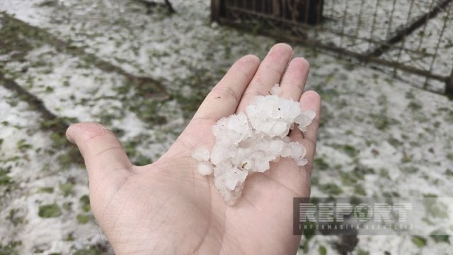 Qaxa dolu düşdü, yağış suları həyətlərə doldu - FOTOLAR