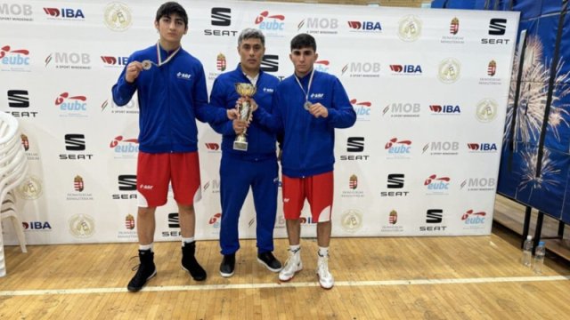 Azərbaycan boksçuları Macarıstanda 2 medal qazandı