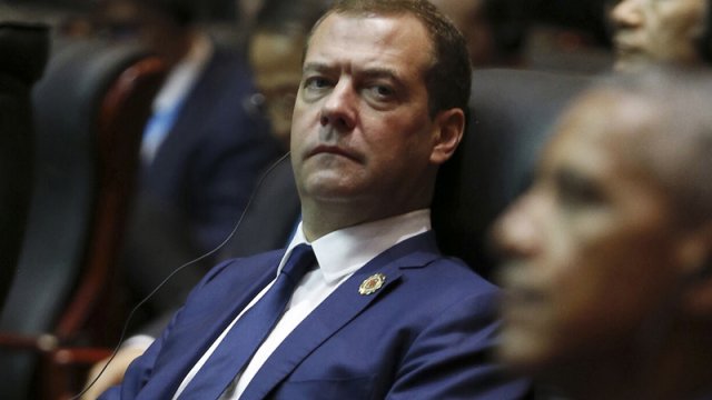 Medvedev bitərəf ölkələrə Ukrayna ilə bağlı sülh sammitə görə xəbərdarlıq etdi