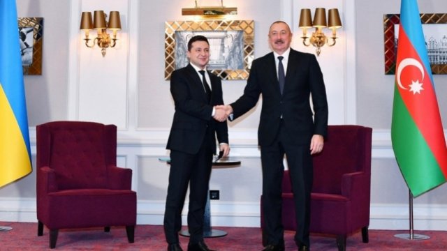 Zelenski İlham Əliyevə zəng etdi
