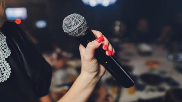 Bakıda toyda qəribə olay: bəy atasını və tanınmış müğənnini qovdu