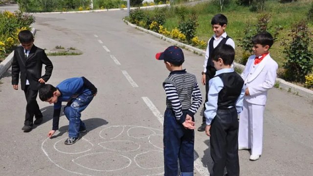 Uşaq oyunları unudulur...