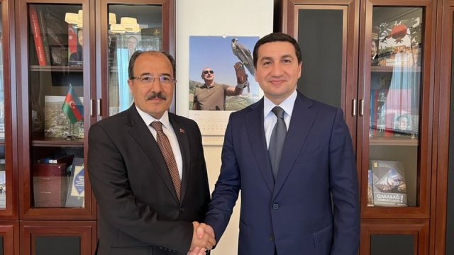 Hikmət Hacıyev Türkiyə səfiri ilə regiondakı vəziyyəti müzakirə etdi