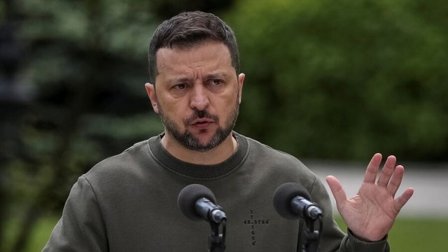 Zelenski əsgərlərin psixi sağlamlığından şikayətləndi, psixiatr istədi