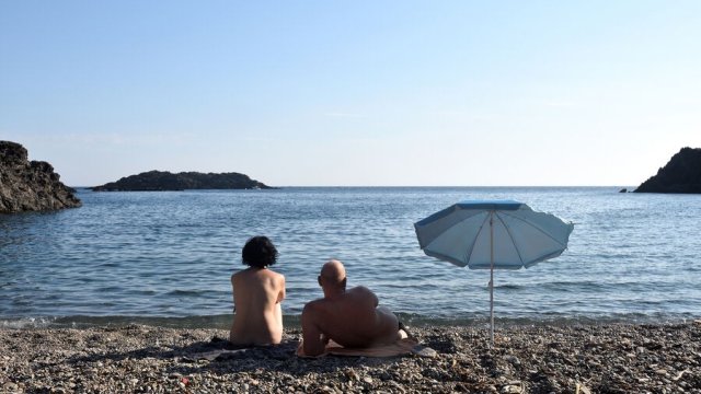 Almanlar nudistlərin azlığından şikayətlənir