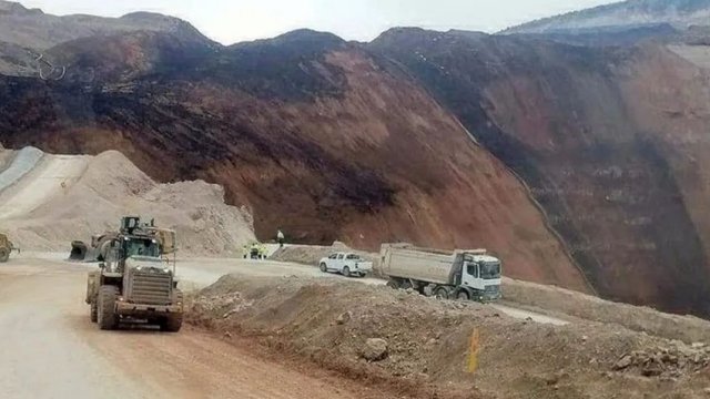 Türkiyədə mədəndə torpaq altında qalan beş nəfərin meyiti tapıldı