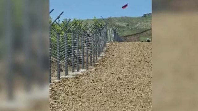 Azərbaycan-Ermənistan sərhədinə tikanlı məftillər çəkilib - VİDEO