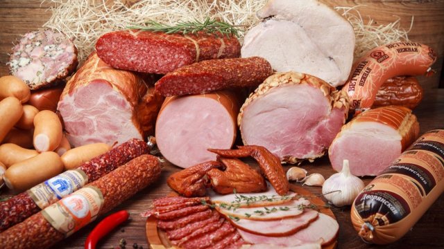 Kolbasa və sosiskanın bahalaşmasına səbəb nədir?
