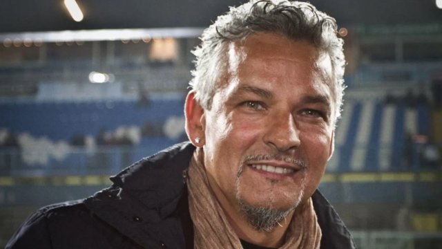 Əfsanəvi futbolçu 5 nəfər tərəfindən döyüldü - Evi qarət edildi