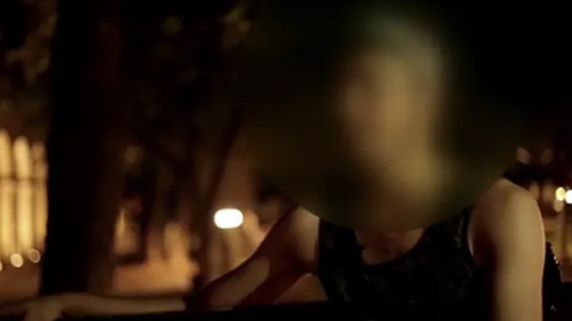 Qadın geyimində yolda qışqırdı - Həbs edildi
