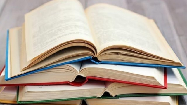 "Dərslik deyib, bizə molla cızmaqarası verirlər?" - Professor