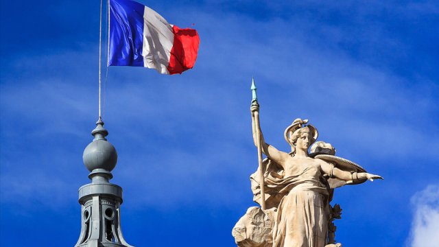 Le Pen partiyası qalib gəlməsin deyə 180-dən çox namizəd seçkilərdən imtina edib