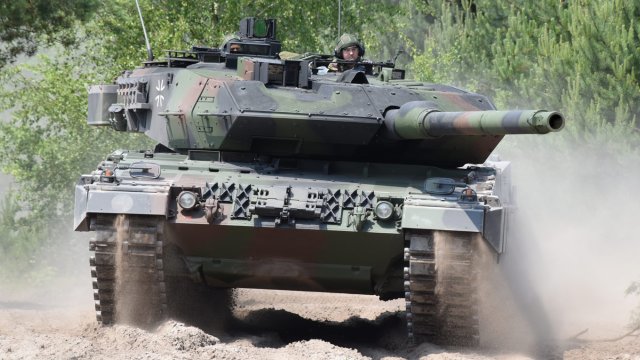 10 &ldquo;Leopard 2&rdquo; və xüsusi texnika: İspaniya Ukraynaya yardım paketini çatdırdı