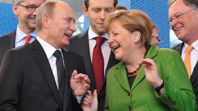 Putin Merkeli ad günü münasibətilə təbrik edəcək?