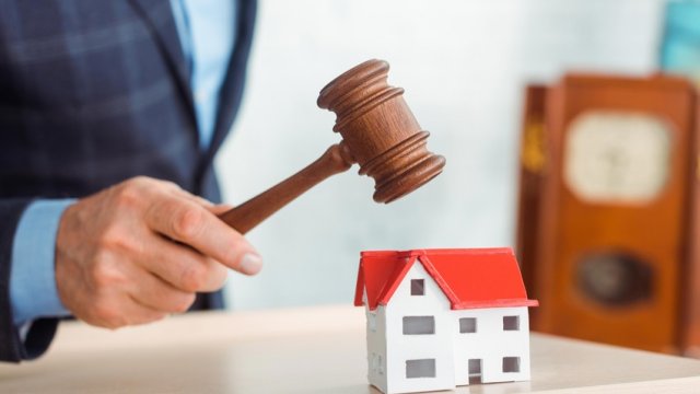 Azərbaycanda ləğv prosesində olan 3 bankın əmlakları hərraca çıxarılır