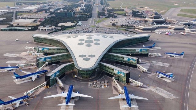 Malayziya təyyarəsi Bakı Aeroportuna təcili eniş etdi