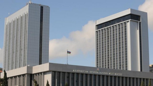 Daha dörd bitərəf deputat növbədənkənar seçkilərdə namizədliyini irəli sürüb