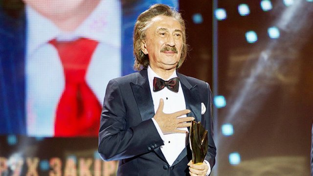 Prezident Fərrux Zakirova Xalq artisti fəxri adı verdi