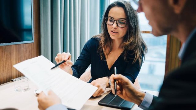 İşdən icazə alanda maaşdan tutulur?