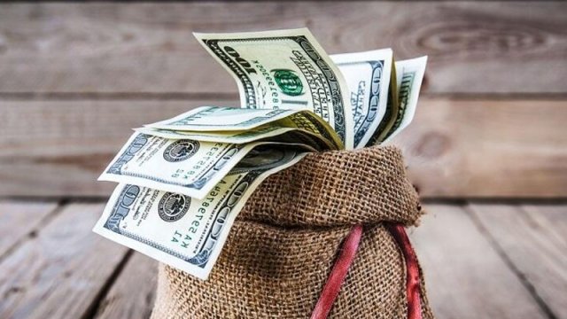 Yeni qayda: Hansı hallarda valyutanın ölkədən çıxarılmasına icazə verilməyəcək?